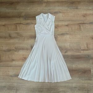 Elegant Beige Sleeveless Dress